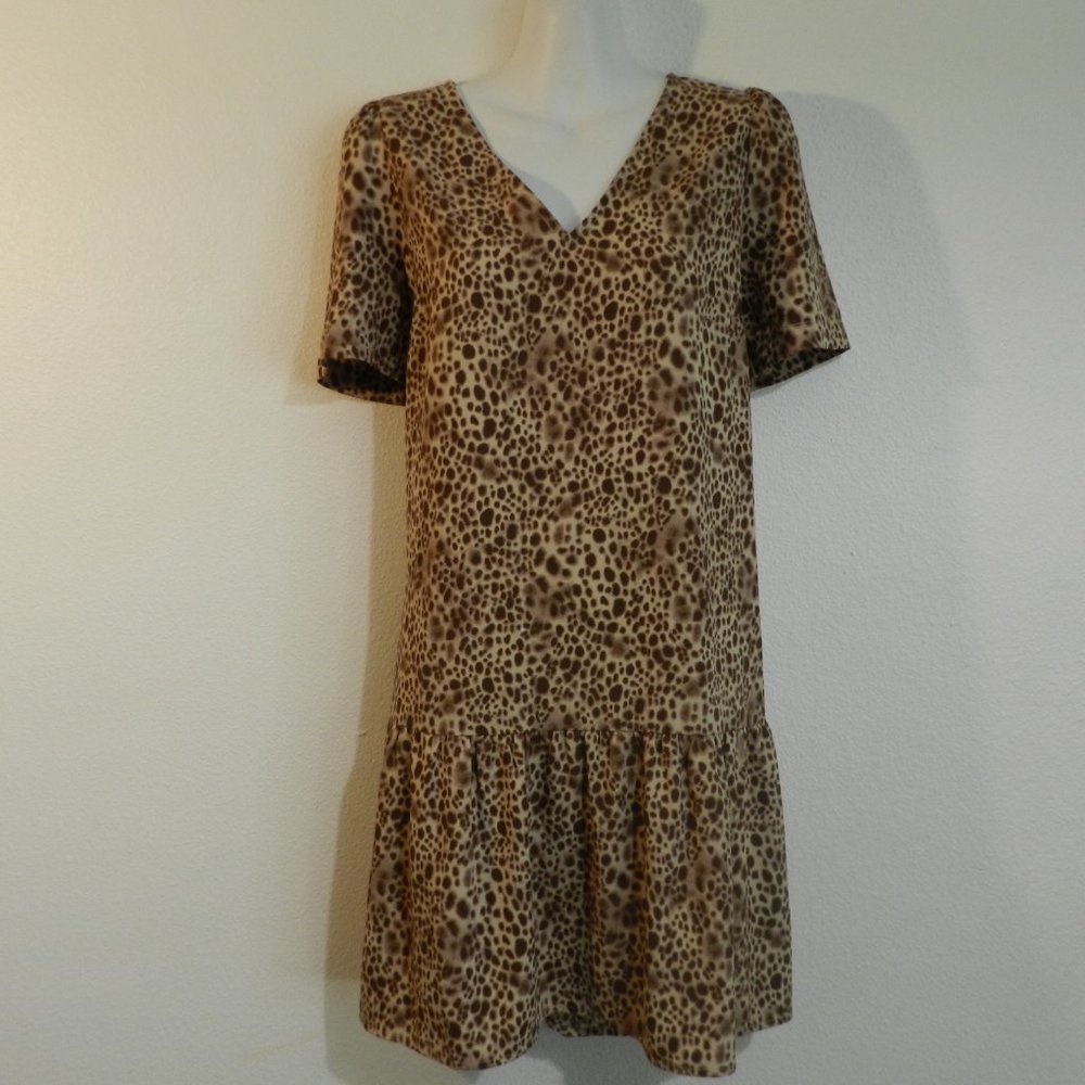 Leopard print short sleeve, v-neck, wide ruffle hem relaxed shift dress
